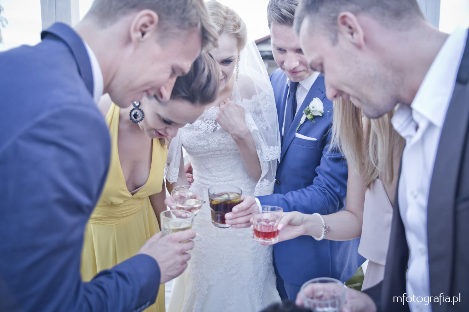 zdjęcie toastu weselnego